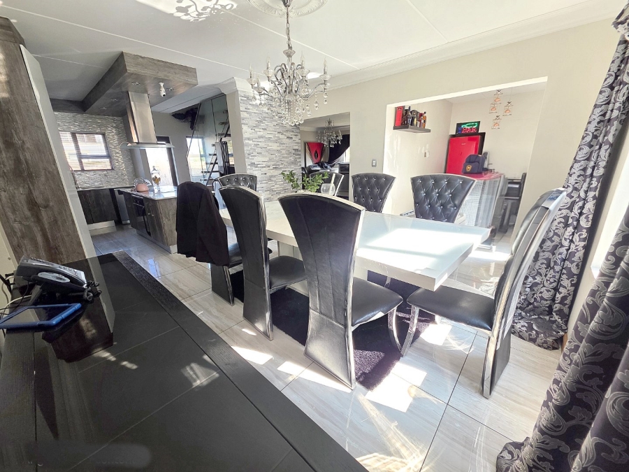 5 Bedroom Property for Sale in Parkrand Gauteng