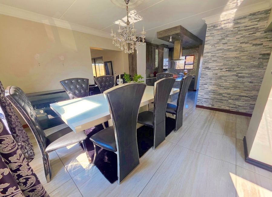 5 Bedroom Property for Sale in Parkrand Gauteng