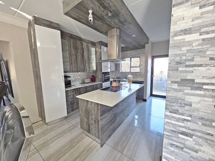 5 Bedroom Property for Sale in Parkrand Gauteng