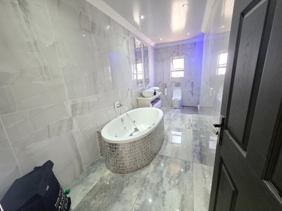 5 Bedroom Property for Sale in Parkrand Gauteng