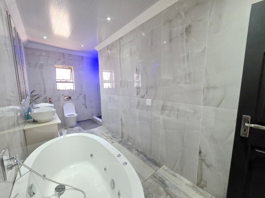 5 Bedroom Property for Sale in Parkrand Gauteng