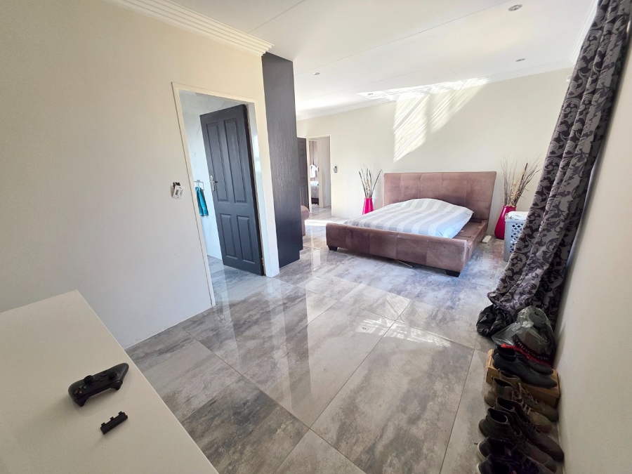 5 Bedroom Property for Sale in Parkrand Gauteng