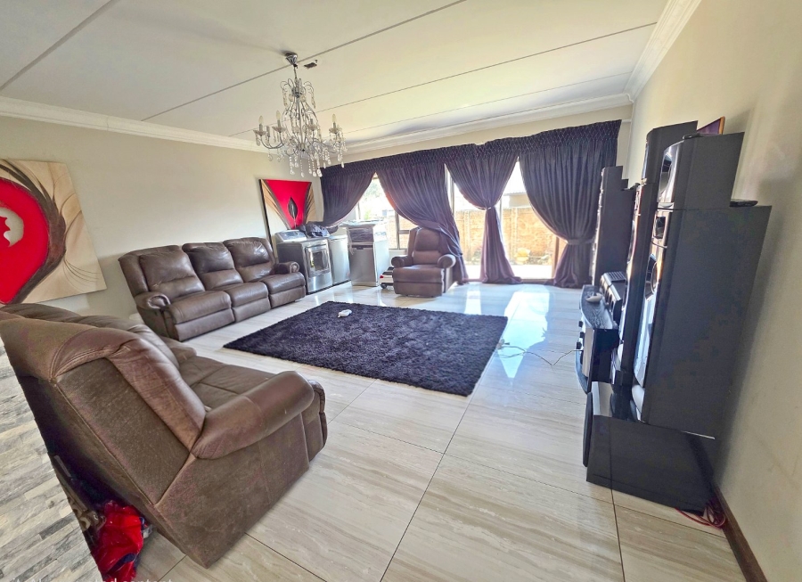 5 Bedroom Property for Sale in Parkrand Gauteng