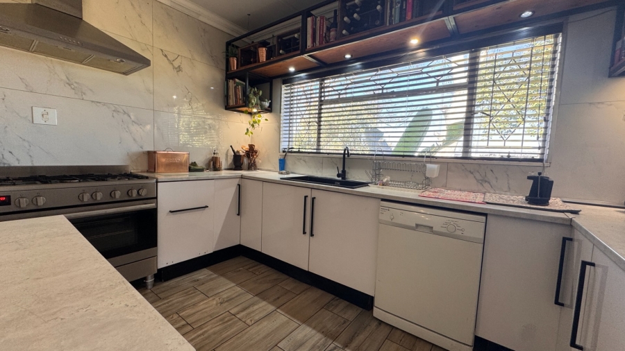 5 Bedroom Property for Sale in Three Rivers Gauteng