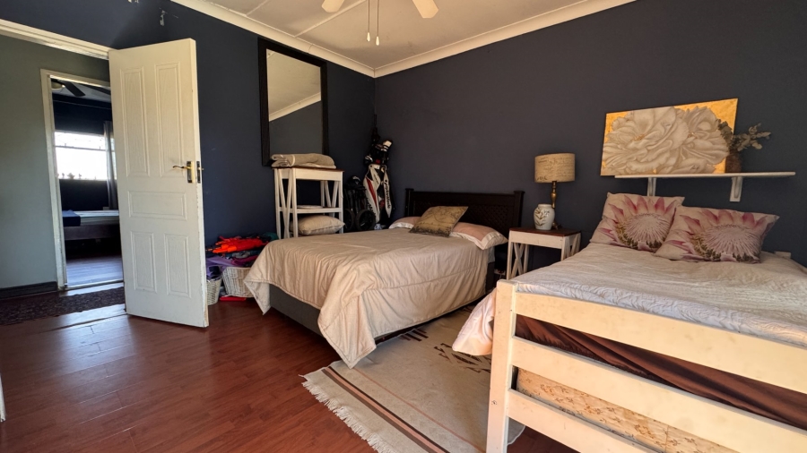 5 Bedroom Property for Sale in Three Rivers Gauteng