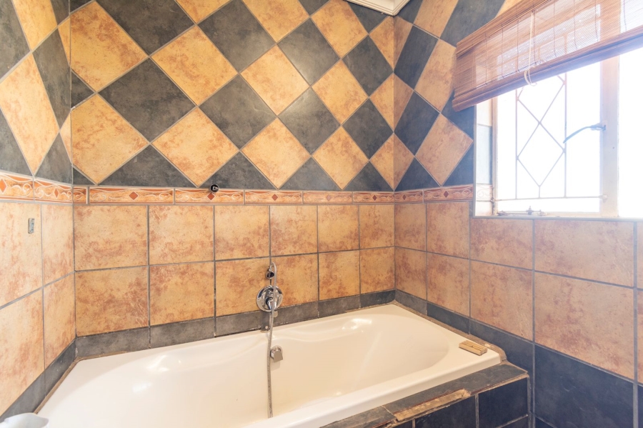 5 Bedroom Property for Sale in Three Rivers Gauteng