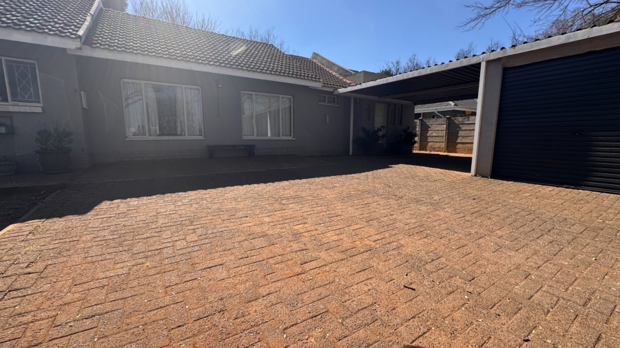 5 Bedroom Property for Sale in Three Rivers Gauteng