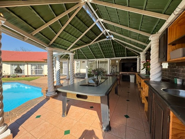 4 Bedroom Property for Sale in Glen Marais Gauteng