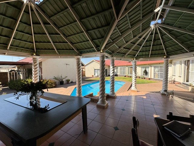 4 Bedroom Property for Sale in Glen Marais Gauteng