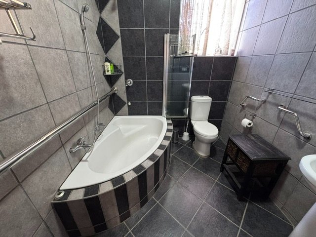 4 Bedroom Property for Sale in Glen Marais Gauteng