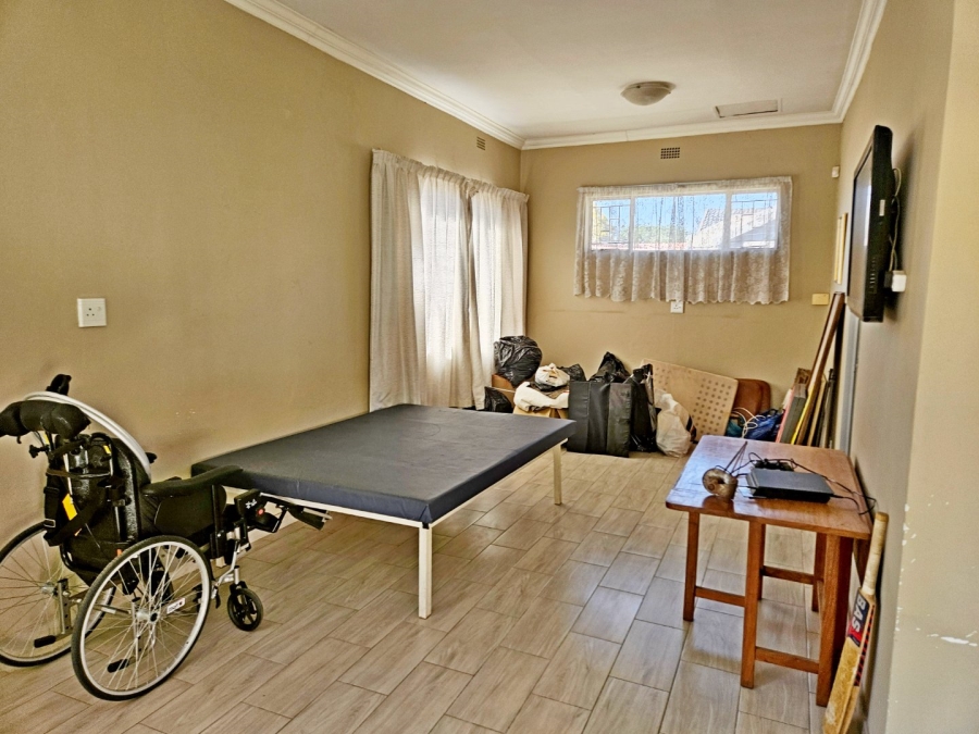 5 Bedroom Property for Sale in Glen Marais Gauteng