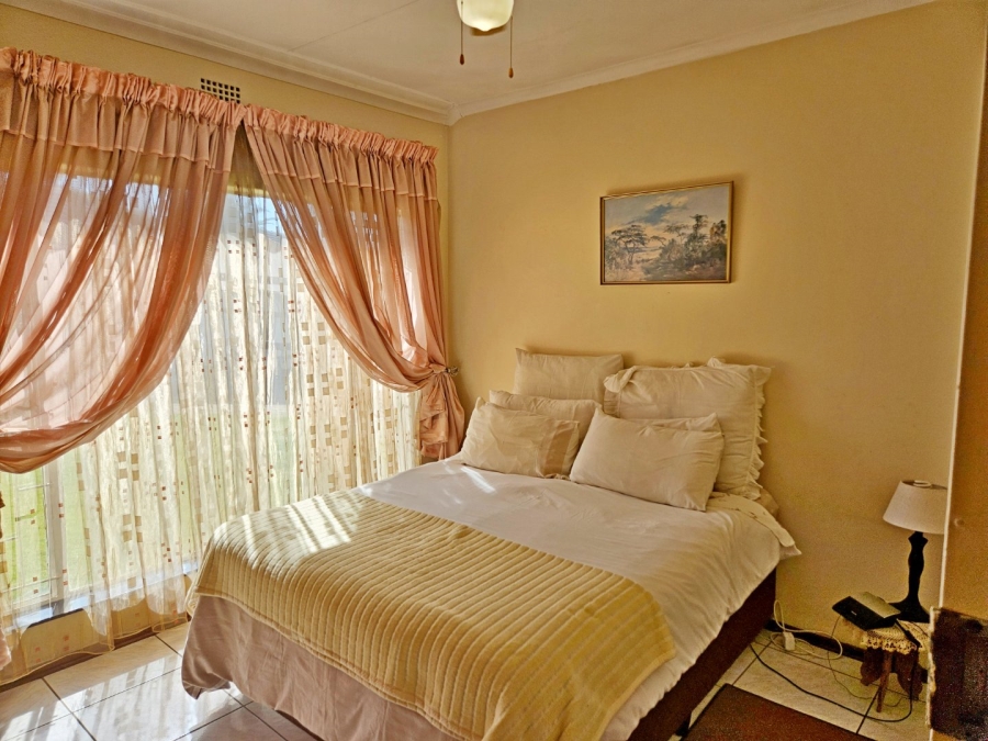 5 Bedroom Property for Sale in Glen Marais Gauteng