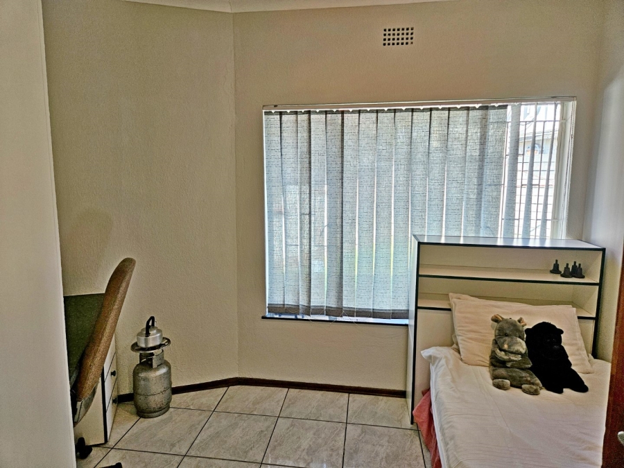 5 Bedroom Property for Sale in Glen Marais Gauteng
