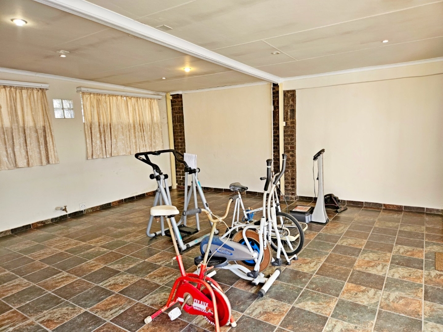 5 Bedroom Property for Sale in Glen Marais Gauteng