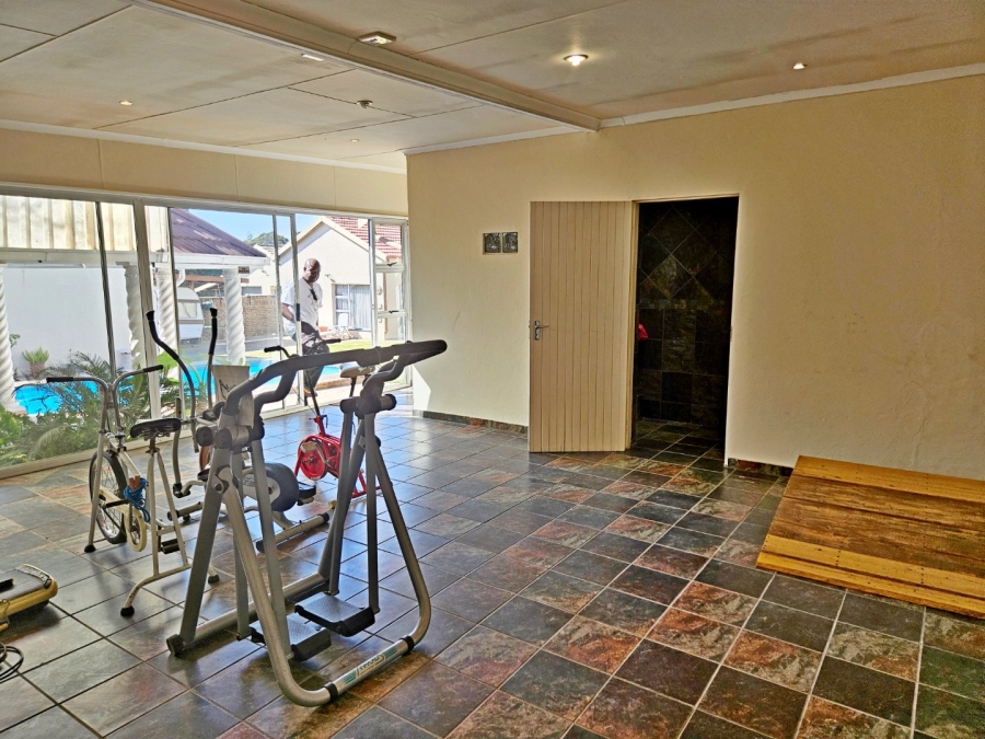 5 Bedroom Property for Sale in Glen Marais Gauteng