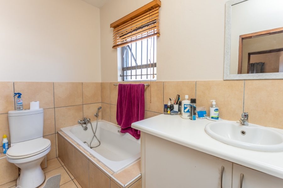 1 Bedroom Property for Sale in Greenstone Hill Gauteng
