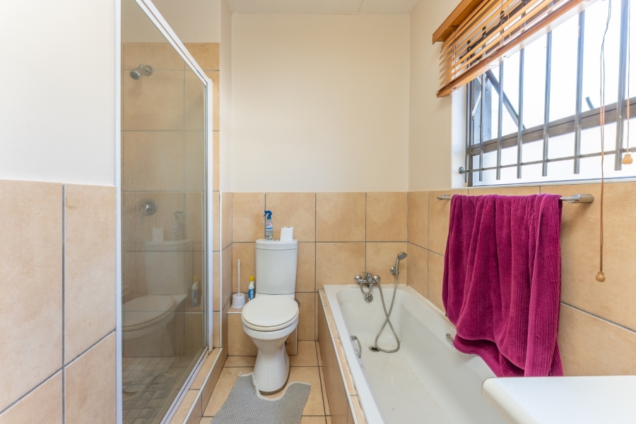 1 Bedroom Property for Sale in Greenstone Hill Gauteng