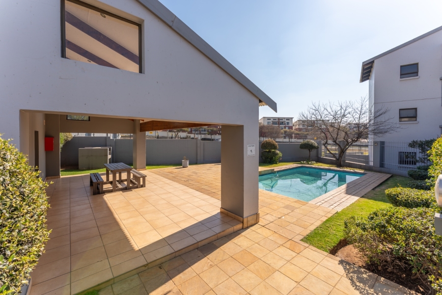 1 Bedroom Property for Sale in Greenstone Hill Gauteng