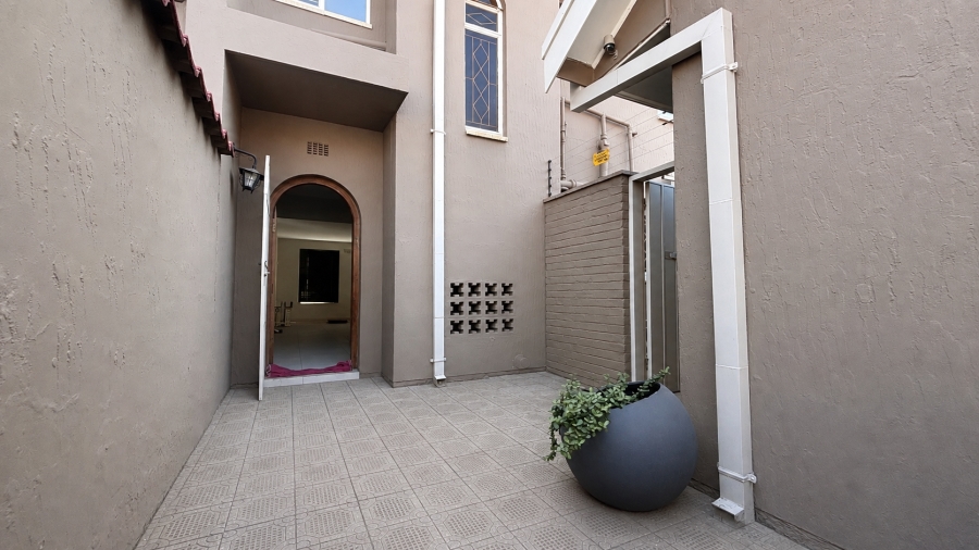 3 Bedroom Property for Sale in Three Rivers Proper Gauteng