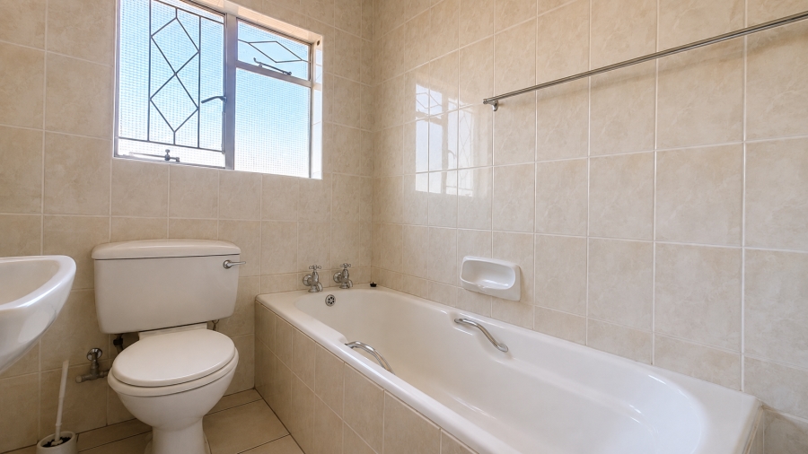 3 Bedroom Property for Sale in Three Rivers Proper Gauteng