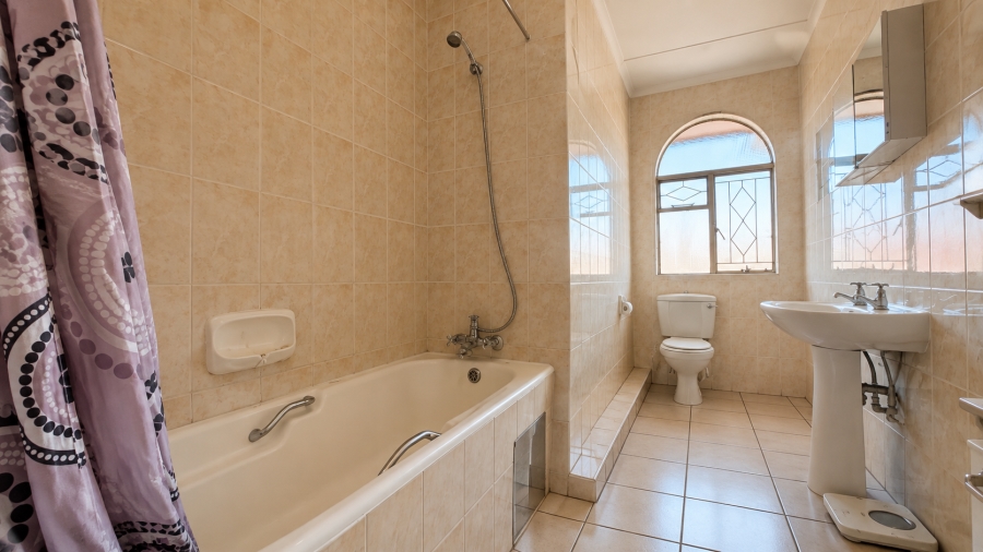 3 Bedroom Property for Sale in Three Rivers Proper Gauteng