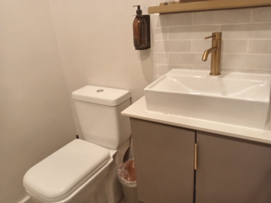 To Let 1 Bedroom Property for Rent in Sandton Central Gauteng