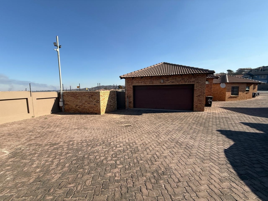 3 Bedroom Property for Sale in South Crest Gauteng