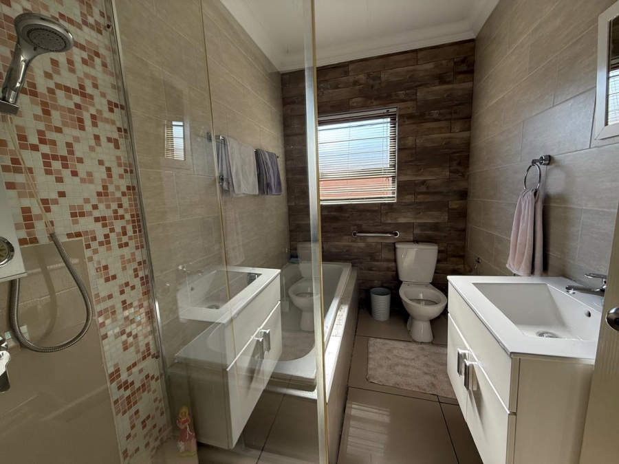 3 Bedroom Property for Sale in South Crest Gauteng