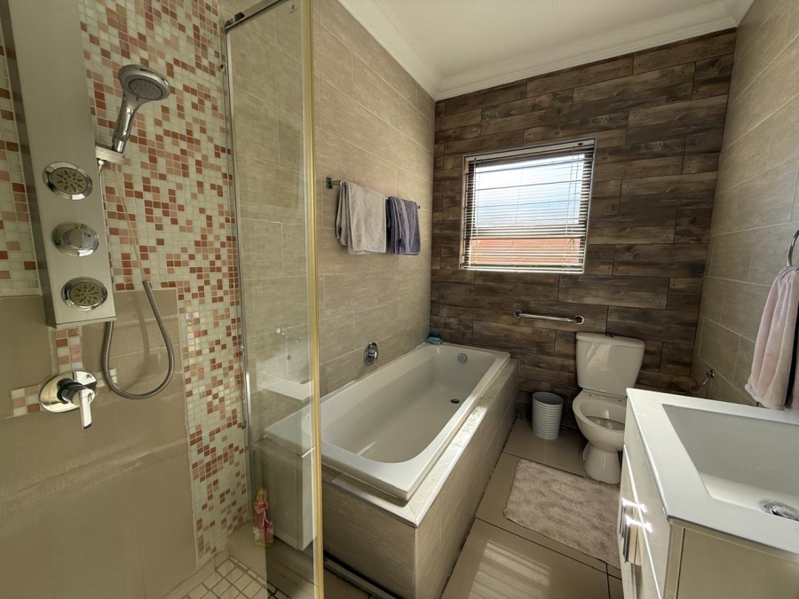 3 Bedroom Property for Sale in South Crest Gauteng
