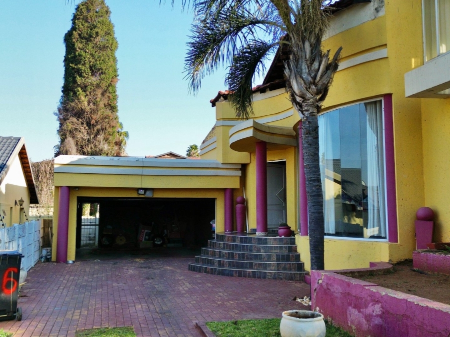 4 Bedroom Property for Sale in Glenvista Gauteng