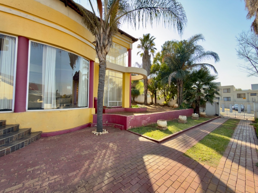 4 Bedroom Property for Sale in Glenvista Gauteng