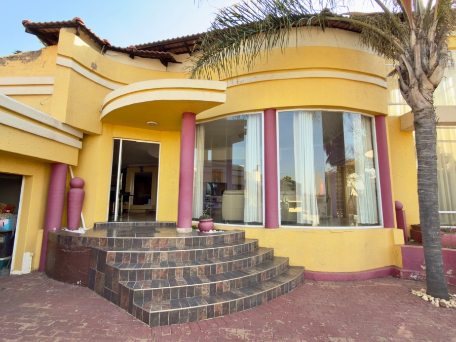 4 Bedroom Property for Sale in Glenvista Gauteng
