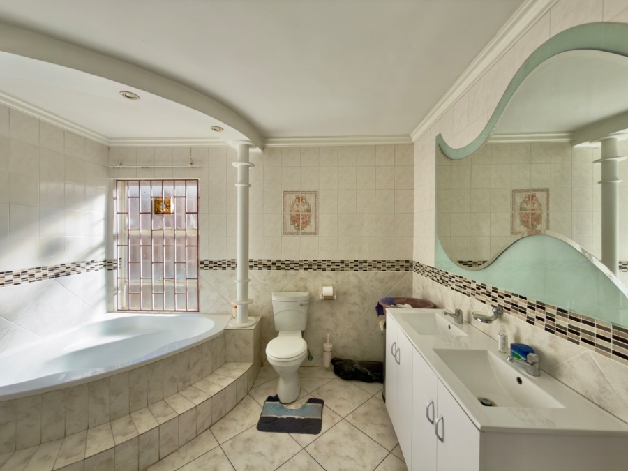 4 Bedroom Property for Sale in Glenvista Gauteng