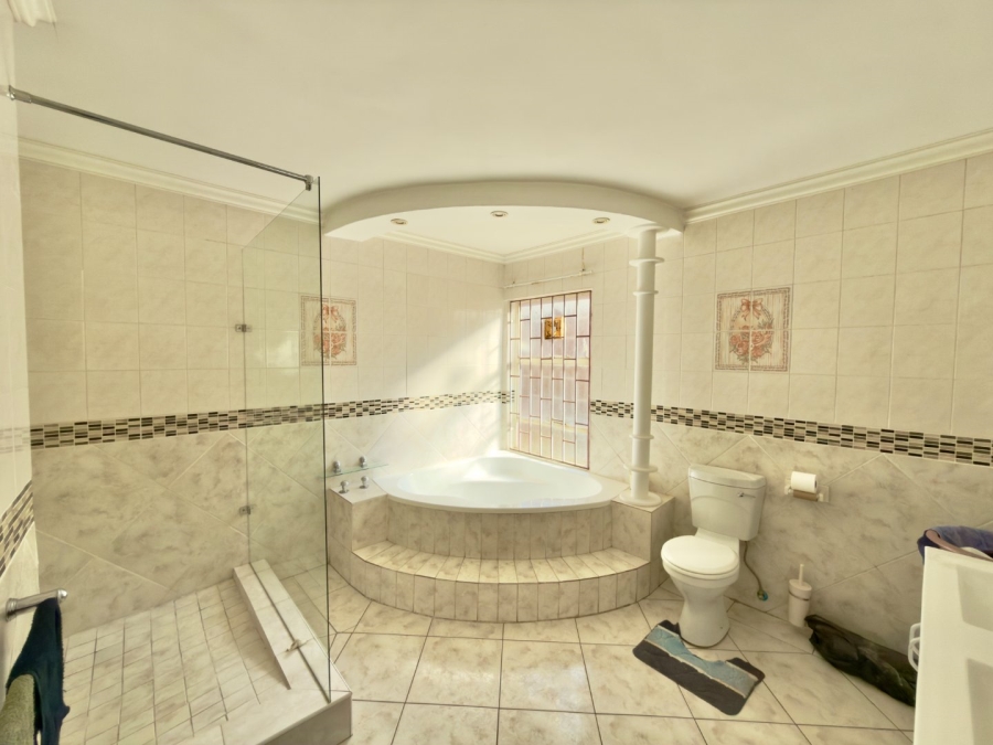 4 Bedroom Property for Sale in Glenvista Gauteng