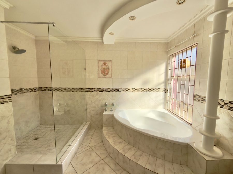4 Bedroom Property for Sale in Glenvista Gauteng