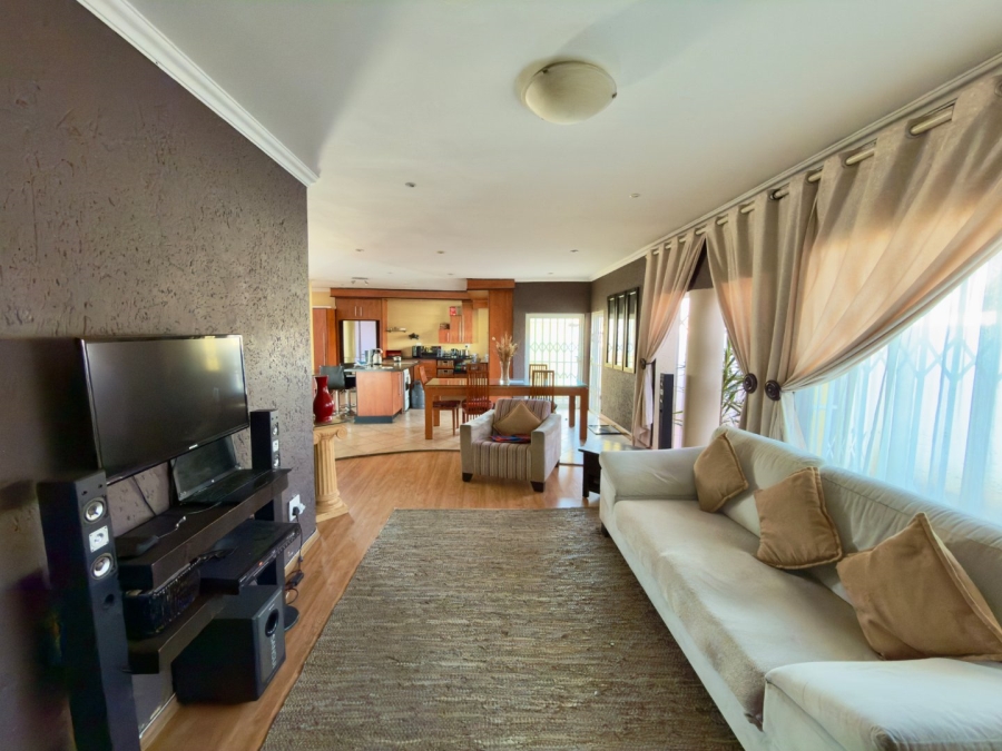 4 Bedroom Property for Sale in Glenvista Gauteng