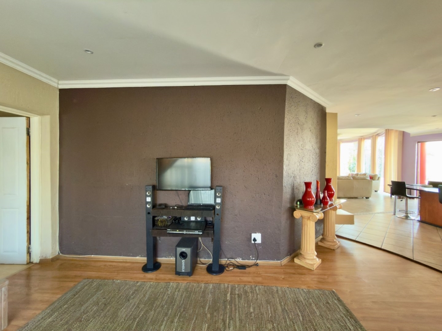 4 Bedroom Property for Sale in Glenvista Gauteng