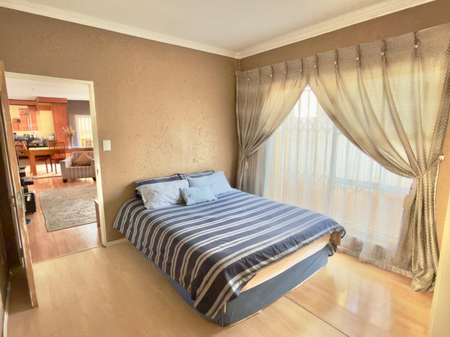 4 Bedroom Property for Sale in Glenvista Gauteng