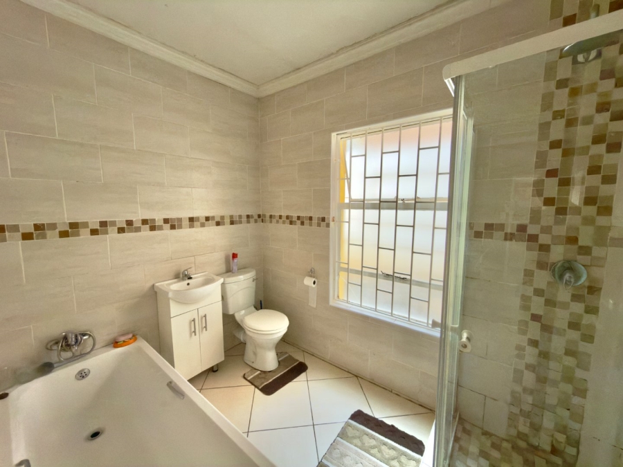 4 Bedroom Property for Sale in Glenvista Gauteng