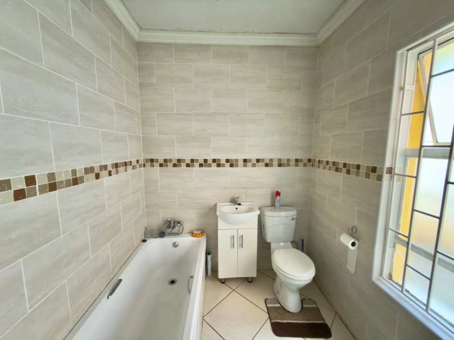 4 Bedroom Property for Sale in Glenvista Gauteng