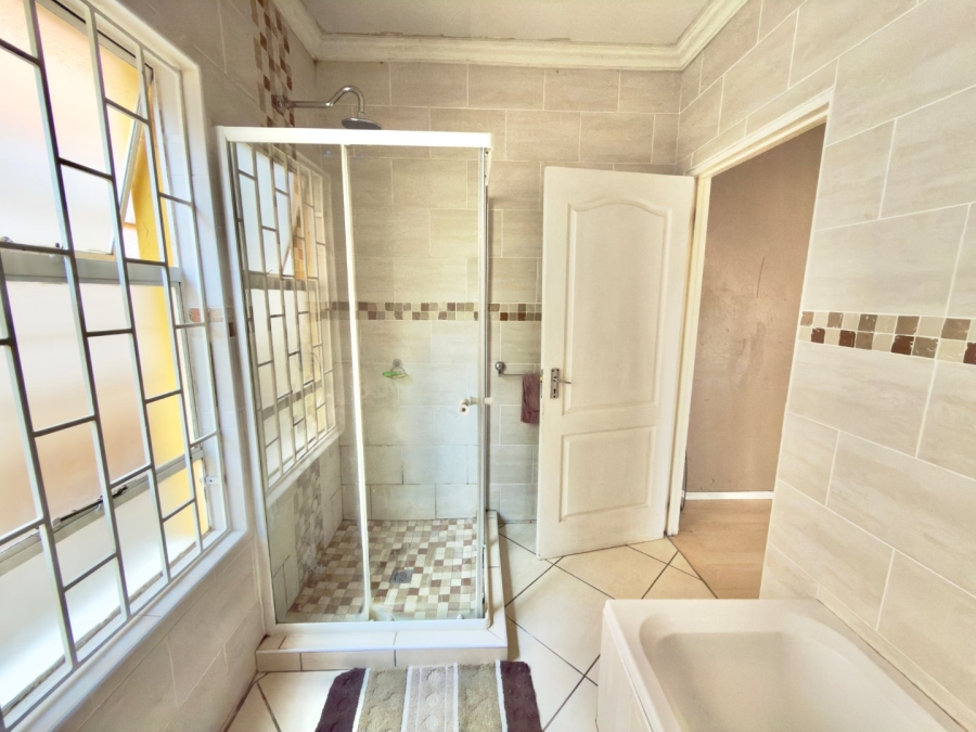 4 Bedroom Property for Sale in Glenvista Gauteng
