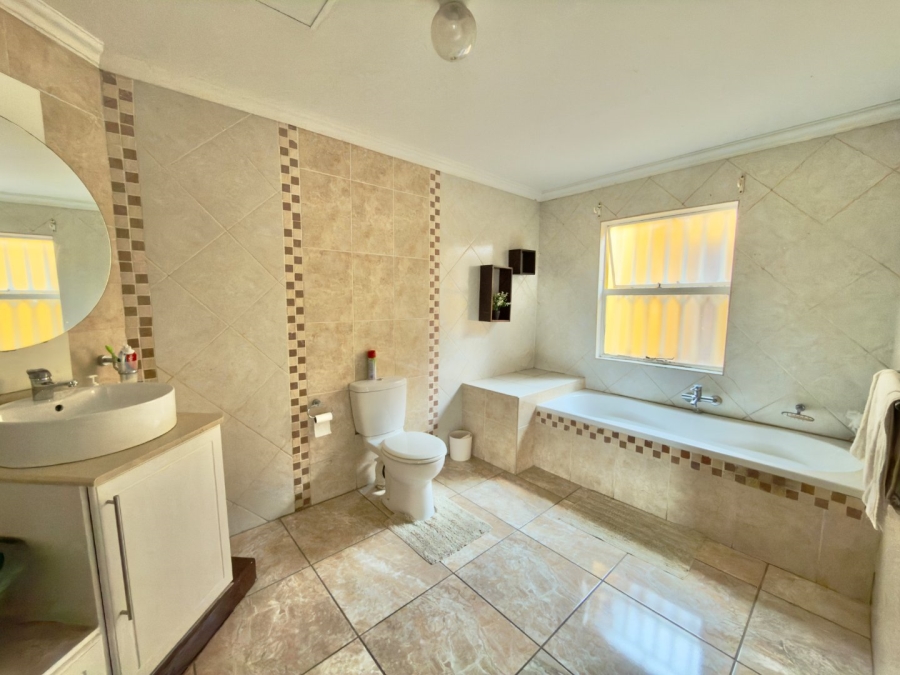 4 Bedroom Property for Sale in Glenvista Gauteng