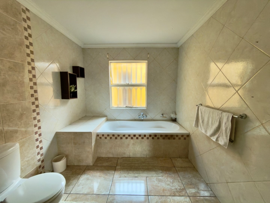 4 Bedroom Property for Sale in Glenvista Gauteng