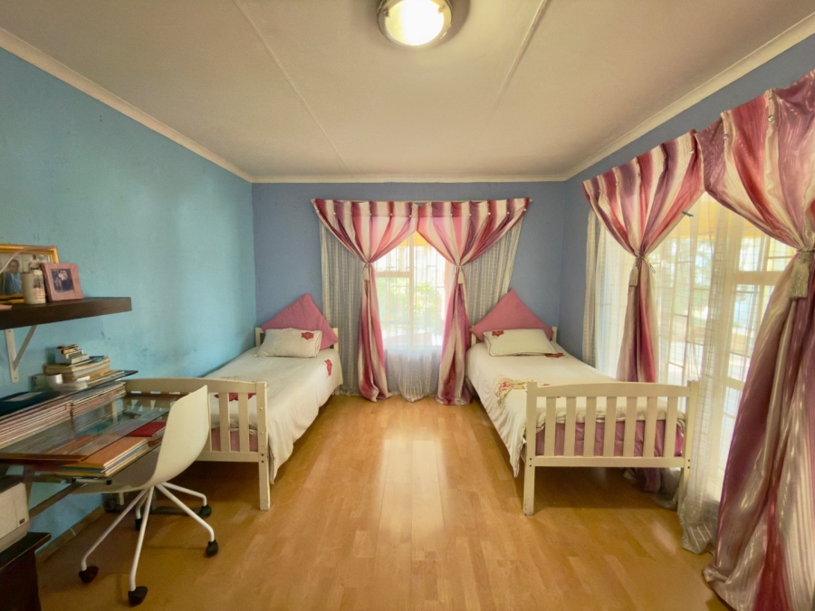 4 Bedroom Property for Sale in Glenvista Gauteng