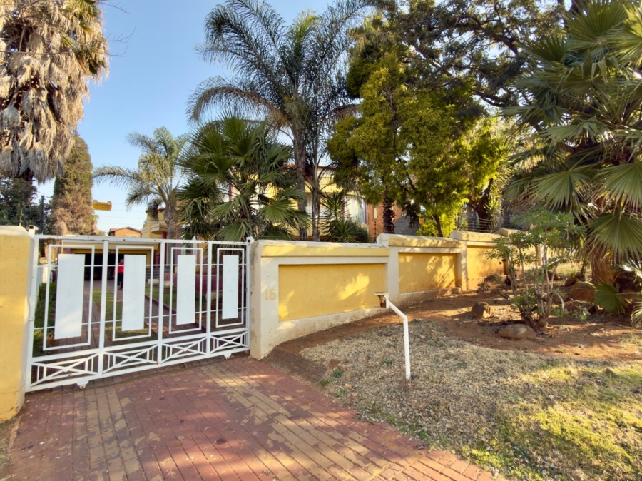 4 Bedroom Property for Sale in Glenvista Gauteng