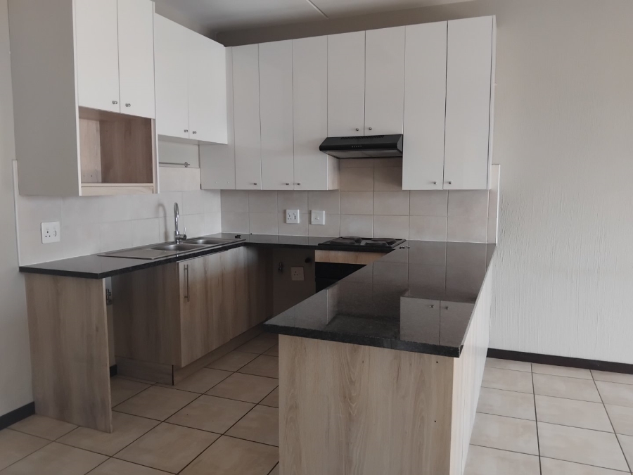 To Let 2 Bedroom Property for Rent in Barbeque Downs Gauteng
