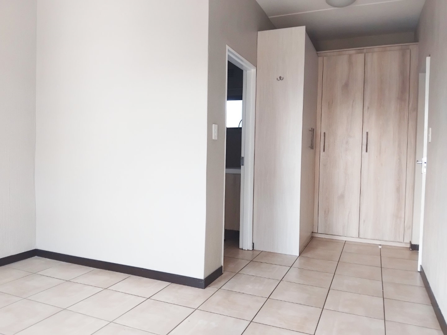 To Let 2 Bedroom Property for Rent in Barbeque Downs Gauteng