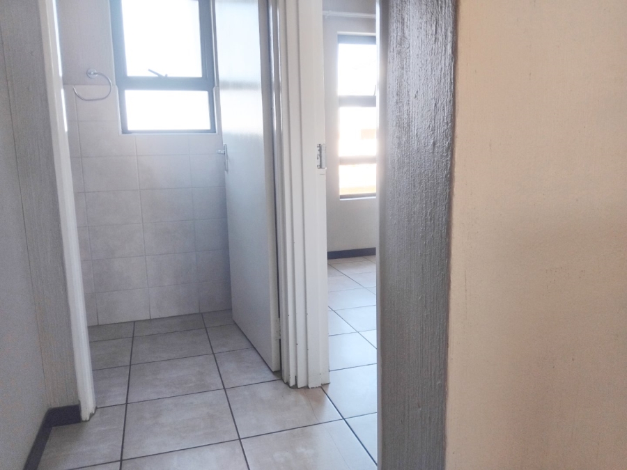 To Let 2 Bedroom Property for Rent in Barbeque Downs Gauteng