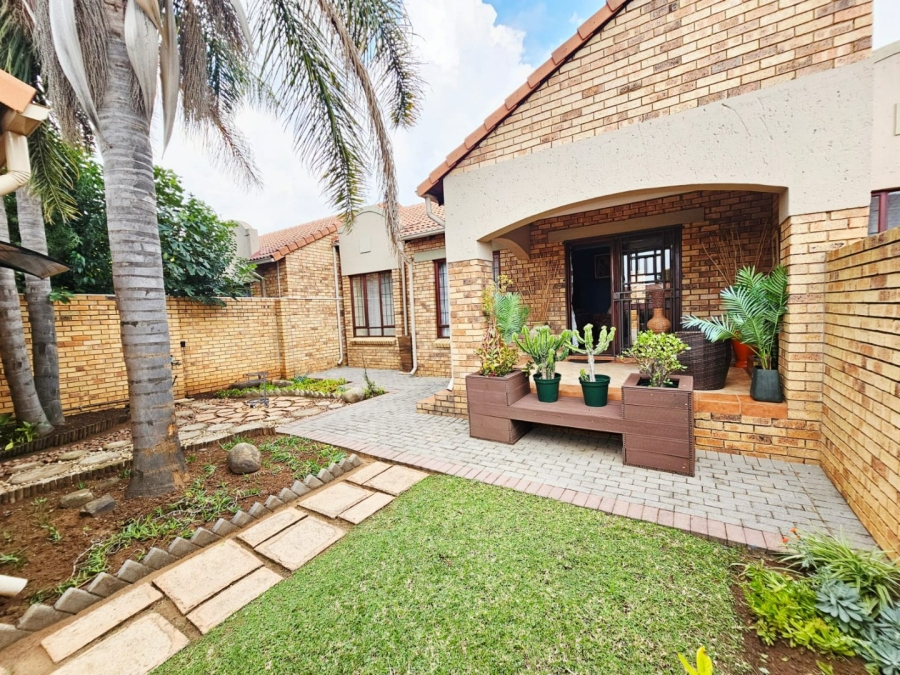 2 Bedroom Property for Sale in Monavoni Gauteng