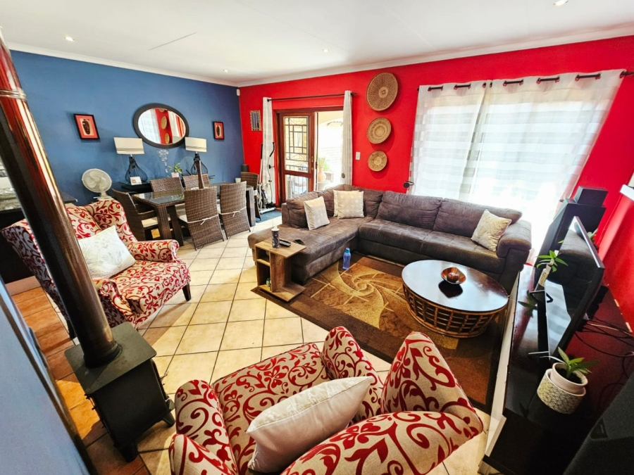 2 Bedroom Property for Sale in Monavoni Gauteng